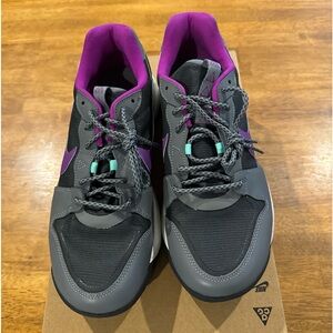 Nike Men's ACG Lowcate Trail Hiking Shoes Smoke Grey Purple Green Size 10.5 NEW